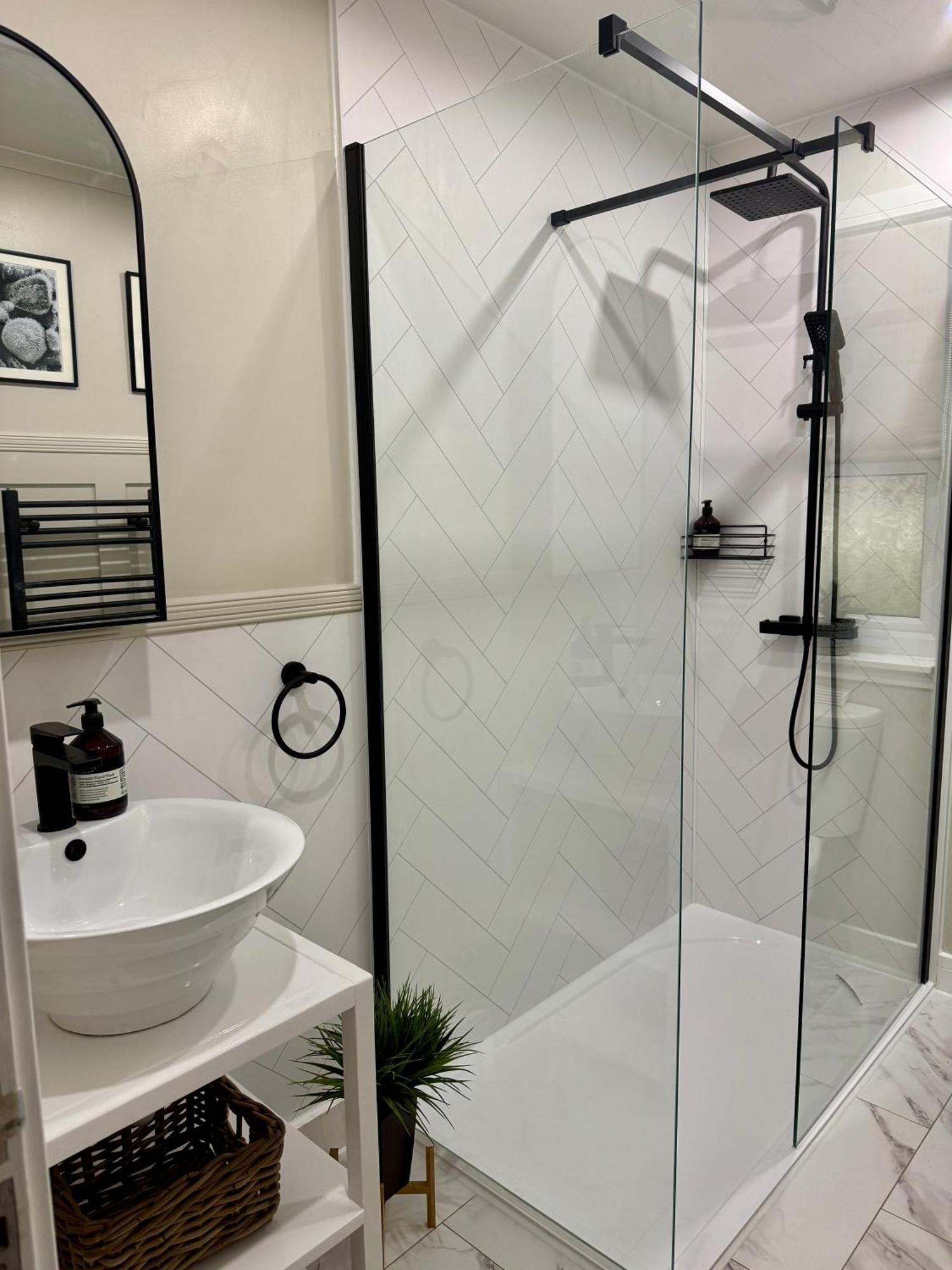 Apartment Holly - 2 X Kingsize Bedrooms With Private Entrance And Free Parking-new Shower *