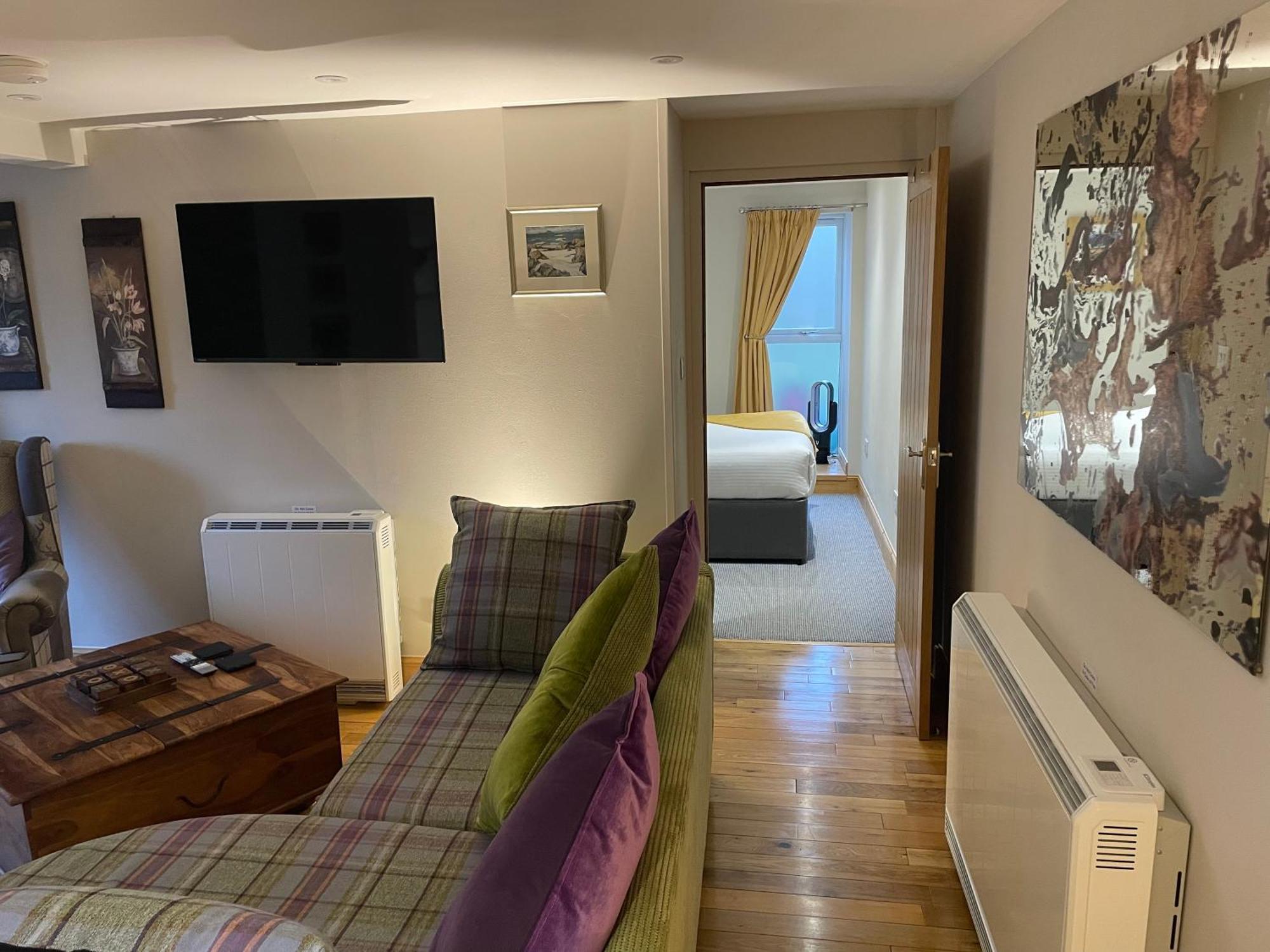 The Mews 2 Bedroom With Private Parking *