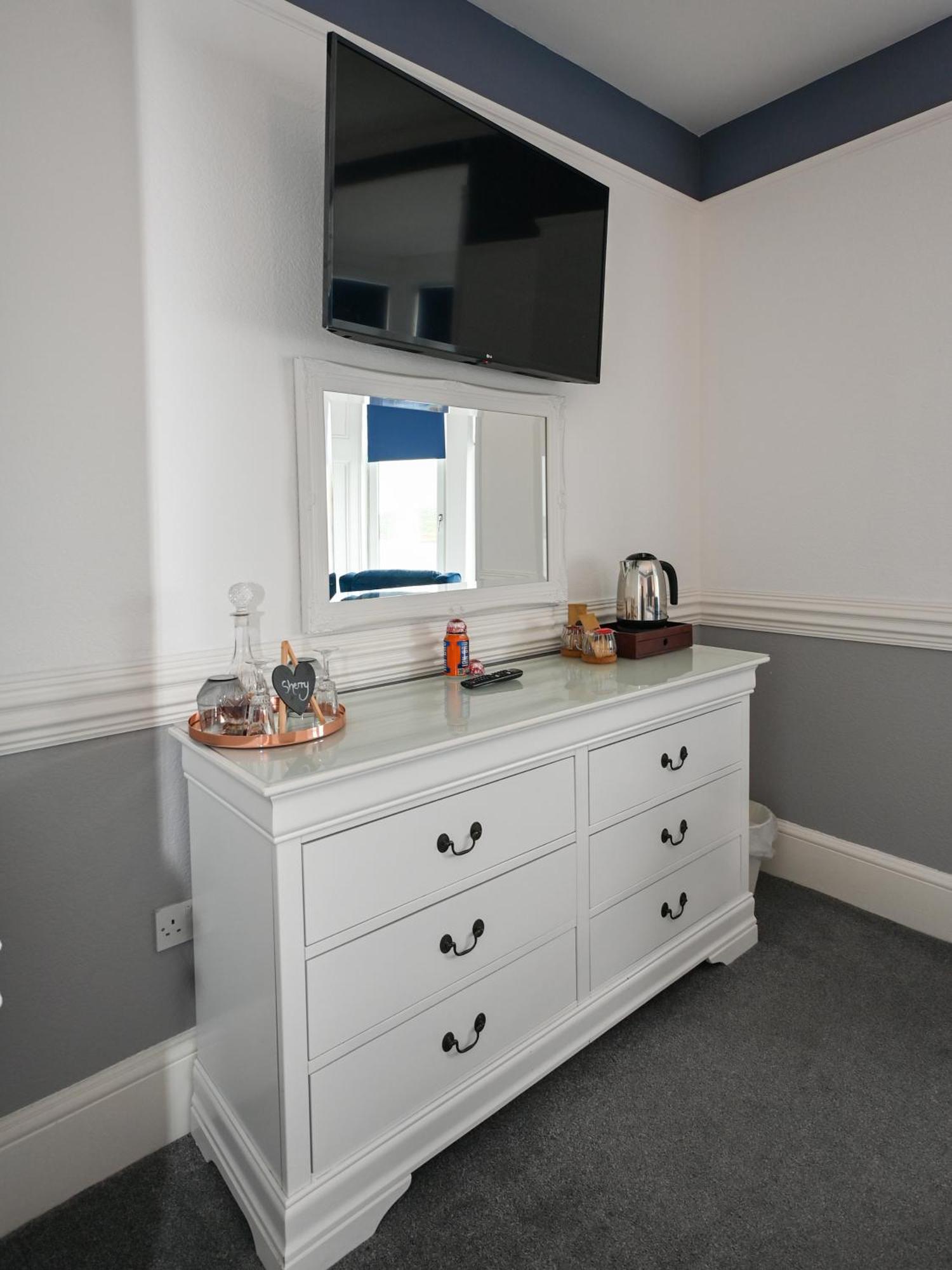 Mackays Guest house 4*