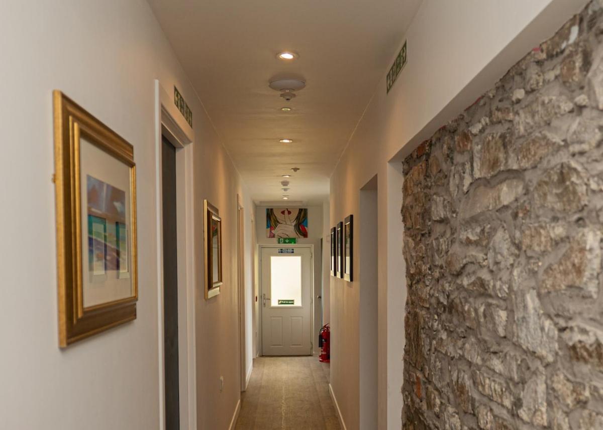 Halls Apartment *