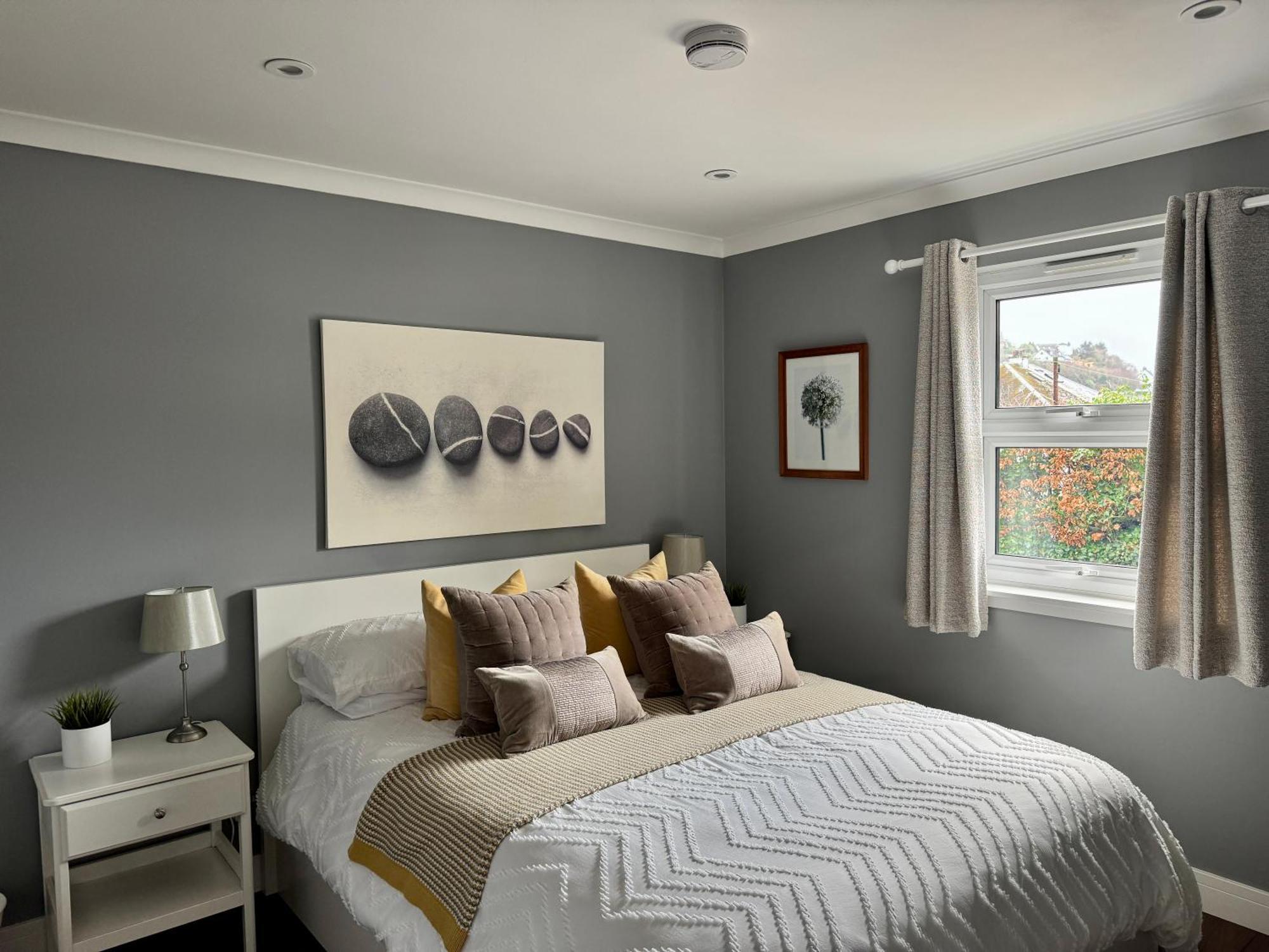 Holly - 2 X Kingsize Bedrooms With Private Entrance And Free Parking-new Shower