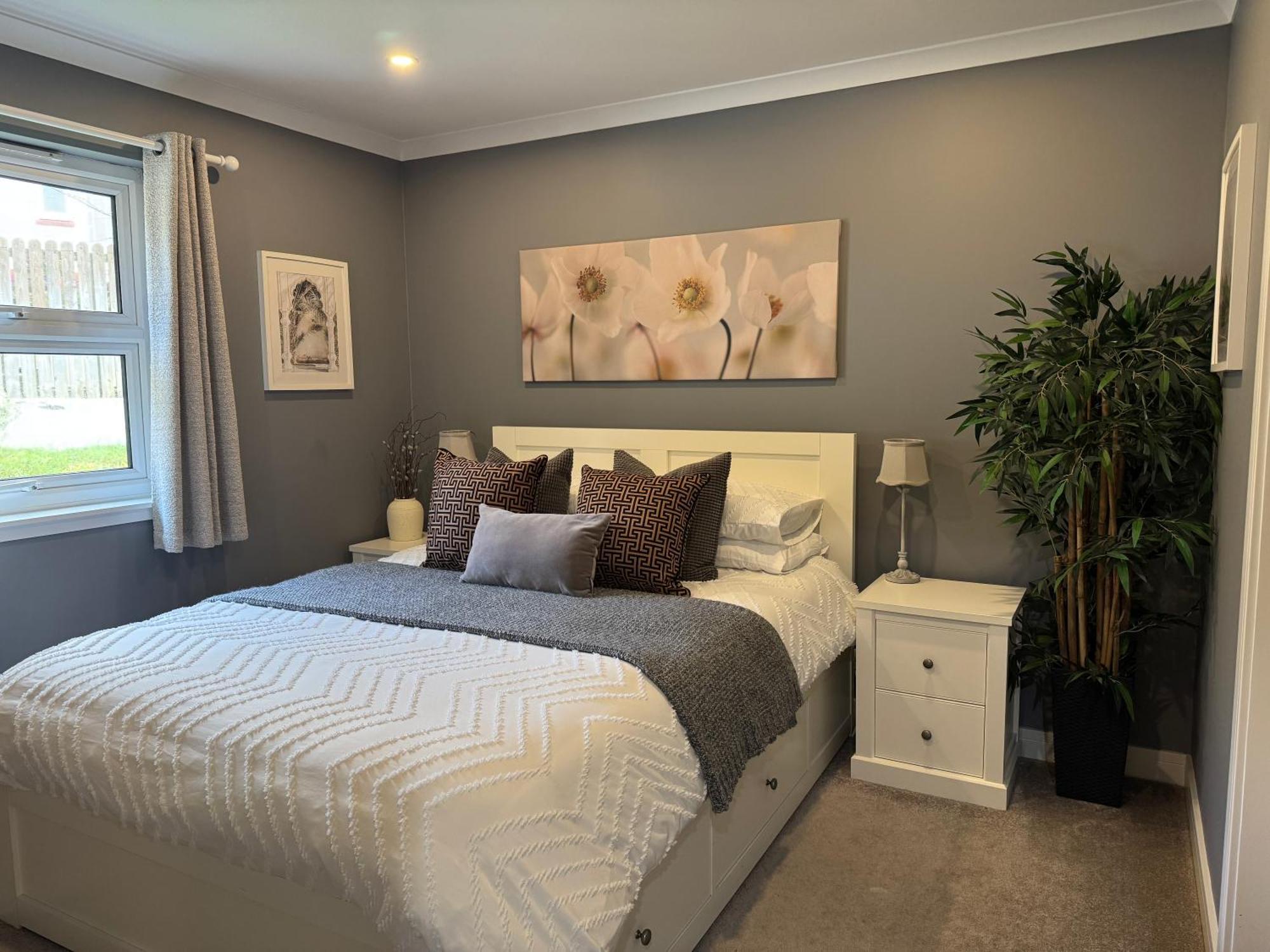 Holly - 2 X Kingsize Bedrooms With Private Entrance And Free Parking-new Shower Apartment Oban