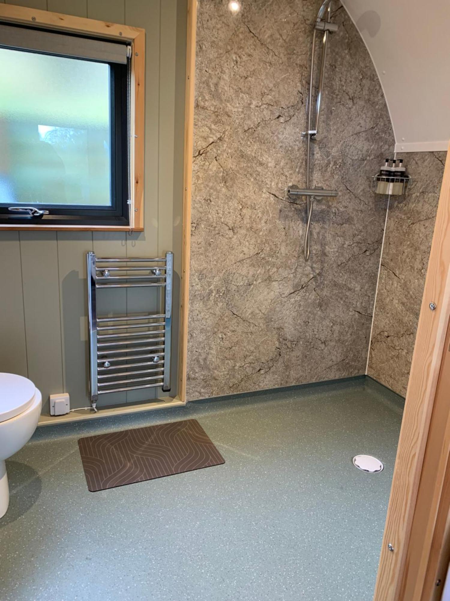 Holiday home Tawny Owl Pod With Hot Tub *