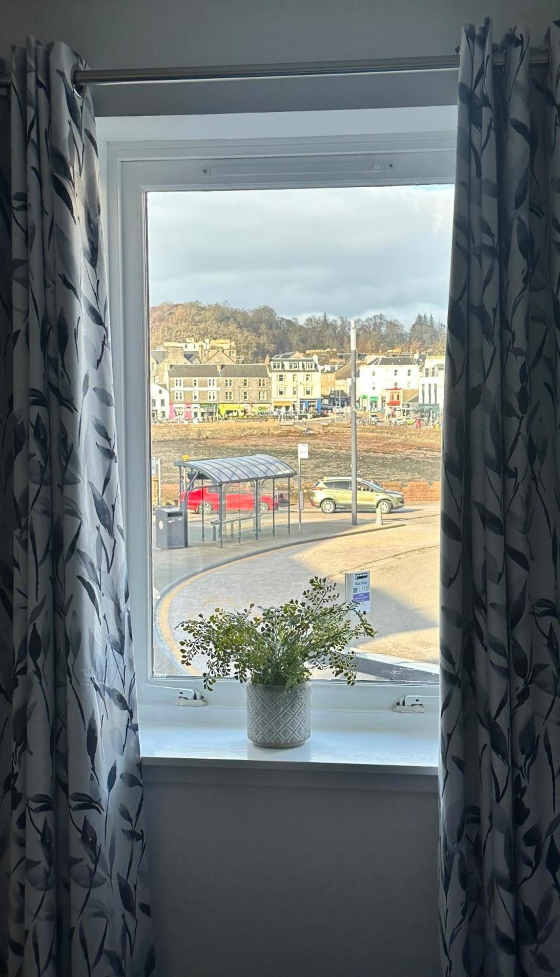 Apartment Kilmartin Court - No3 By The Sea *