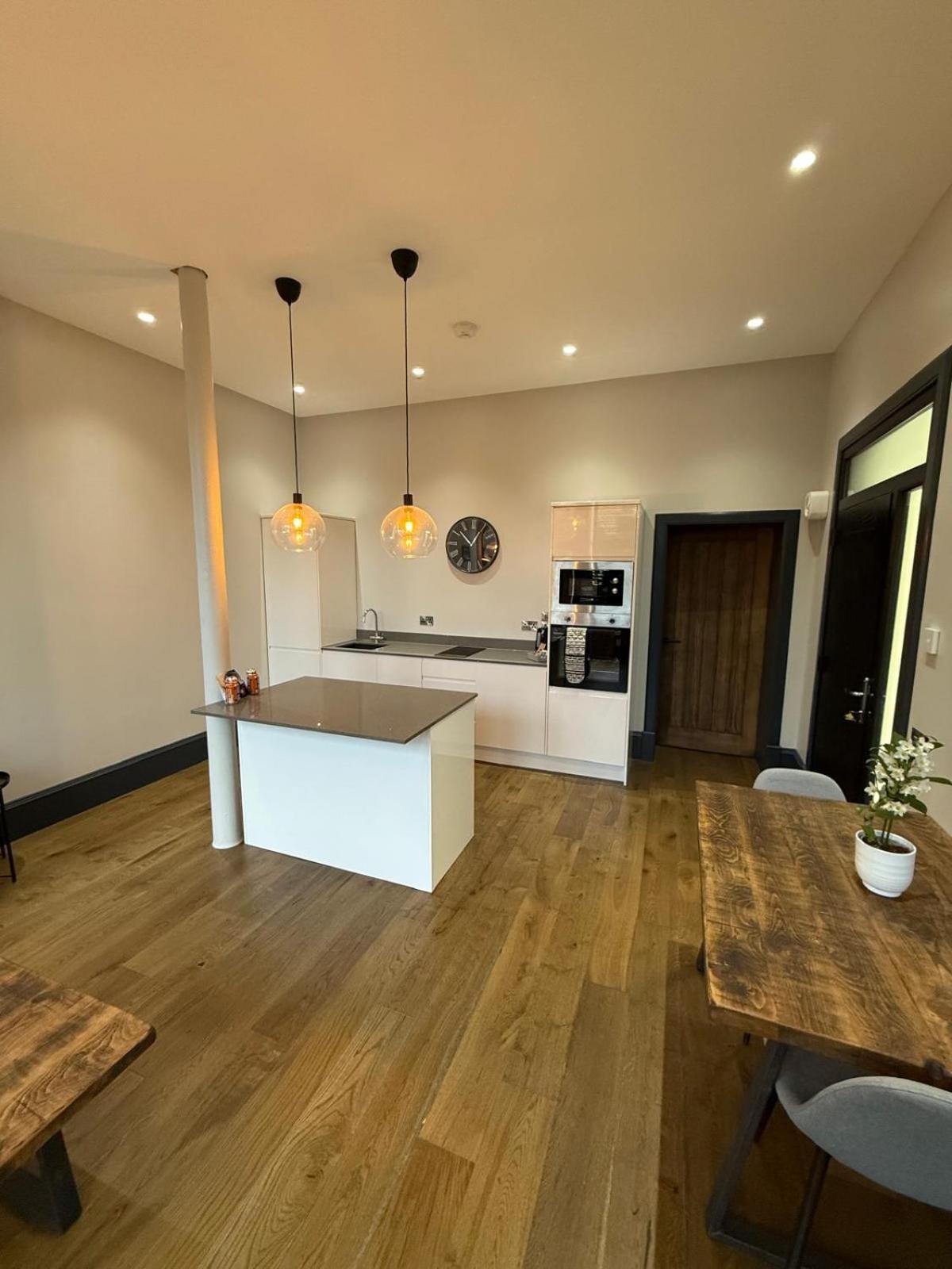 Campbell Street Apartment *