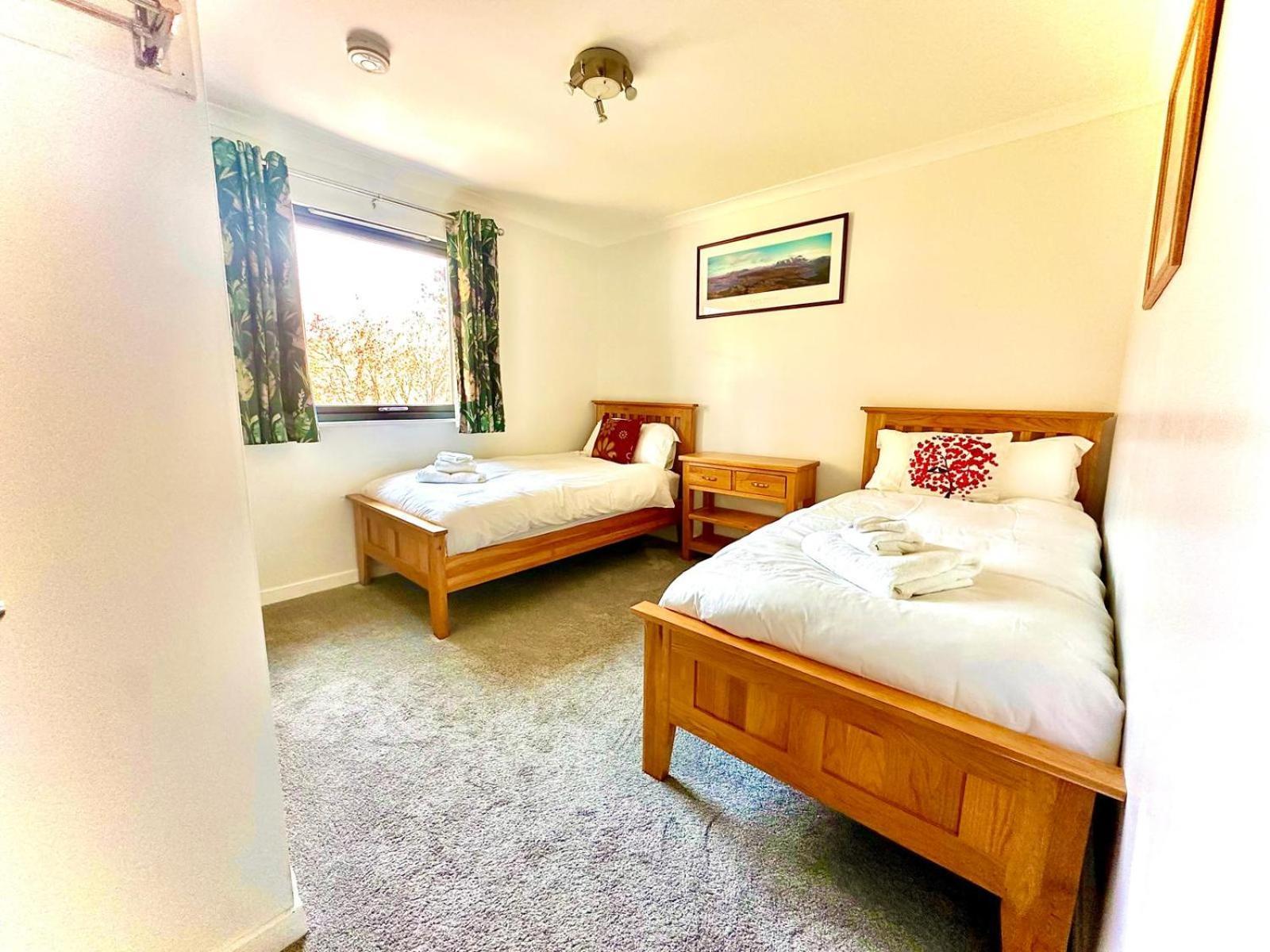 5 Bed House Near