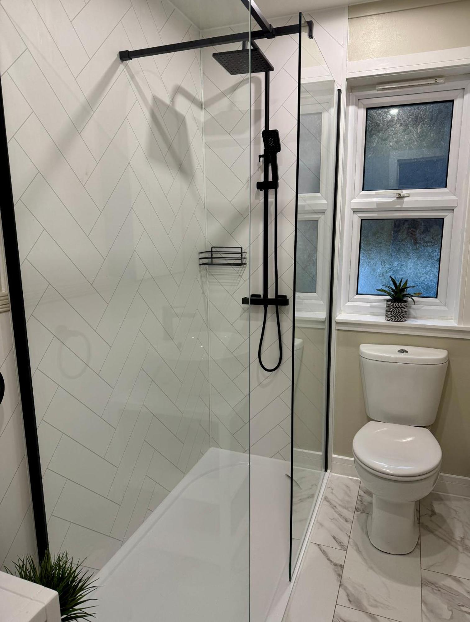 Apartment Holly - 2 X Kingsize Bedrooms With Private Entrance And Free Parking-new Shower