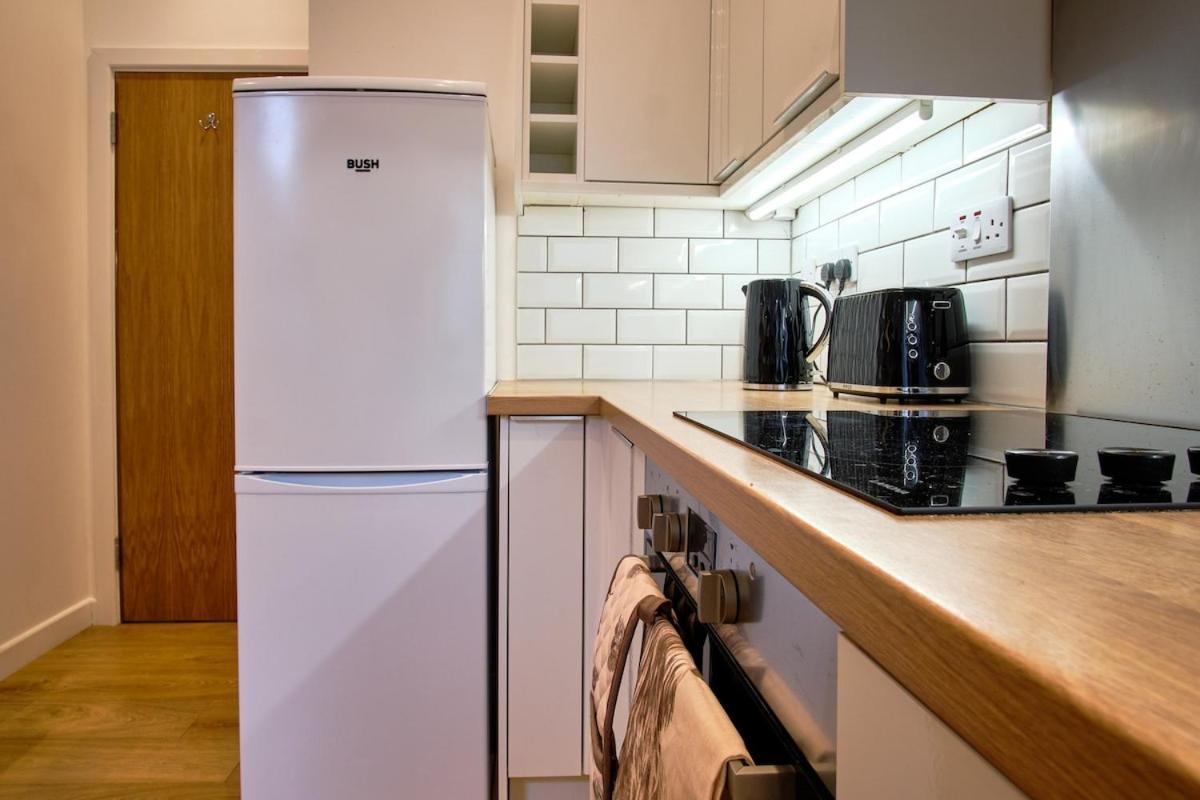 2 Bedroom, Newly-renovated, Comfortable Town Centre Apartment! Oban