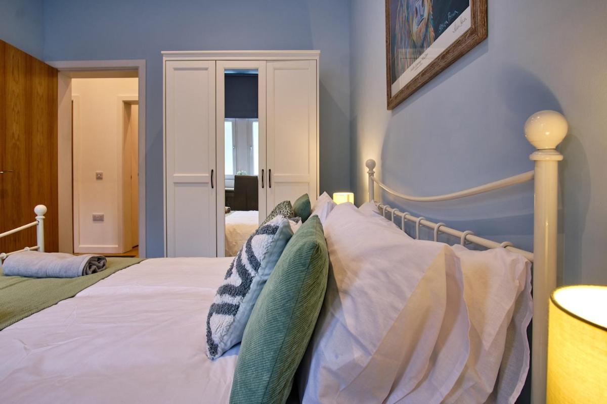 Apartment 2 Bedroom, Newly-renovated, Comfortable Town Centre Apartment!