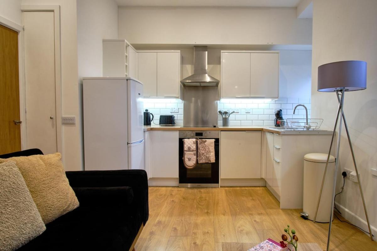 2 Bedroom, Newly-renovated, Comfortable Town Centre Apartment! Oban