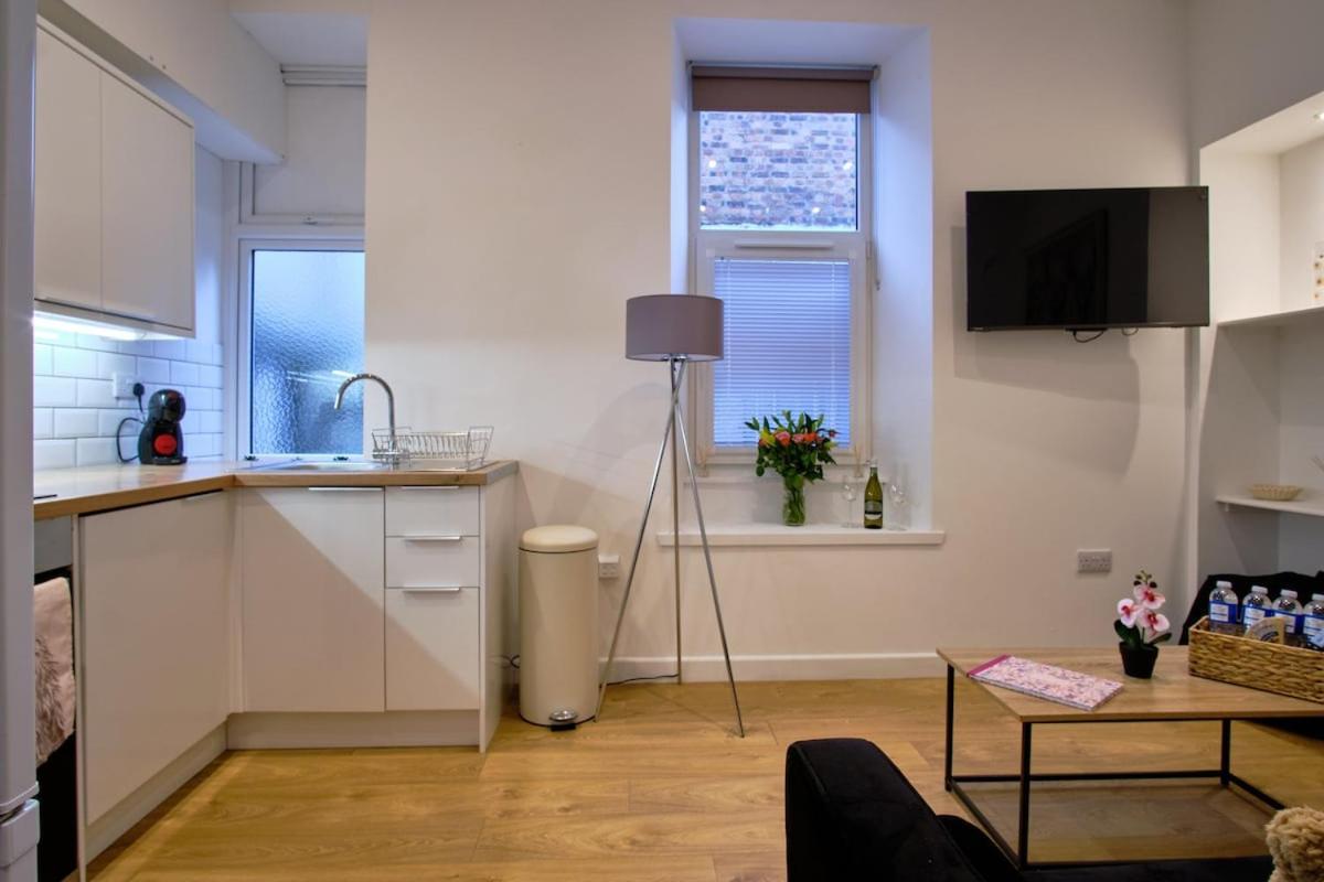 2 Bedroom, Newly-renovated, Comfortable Town Centre Apartment! Apartment Oban