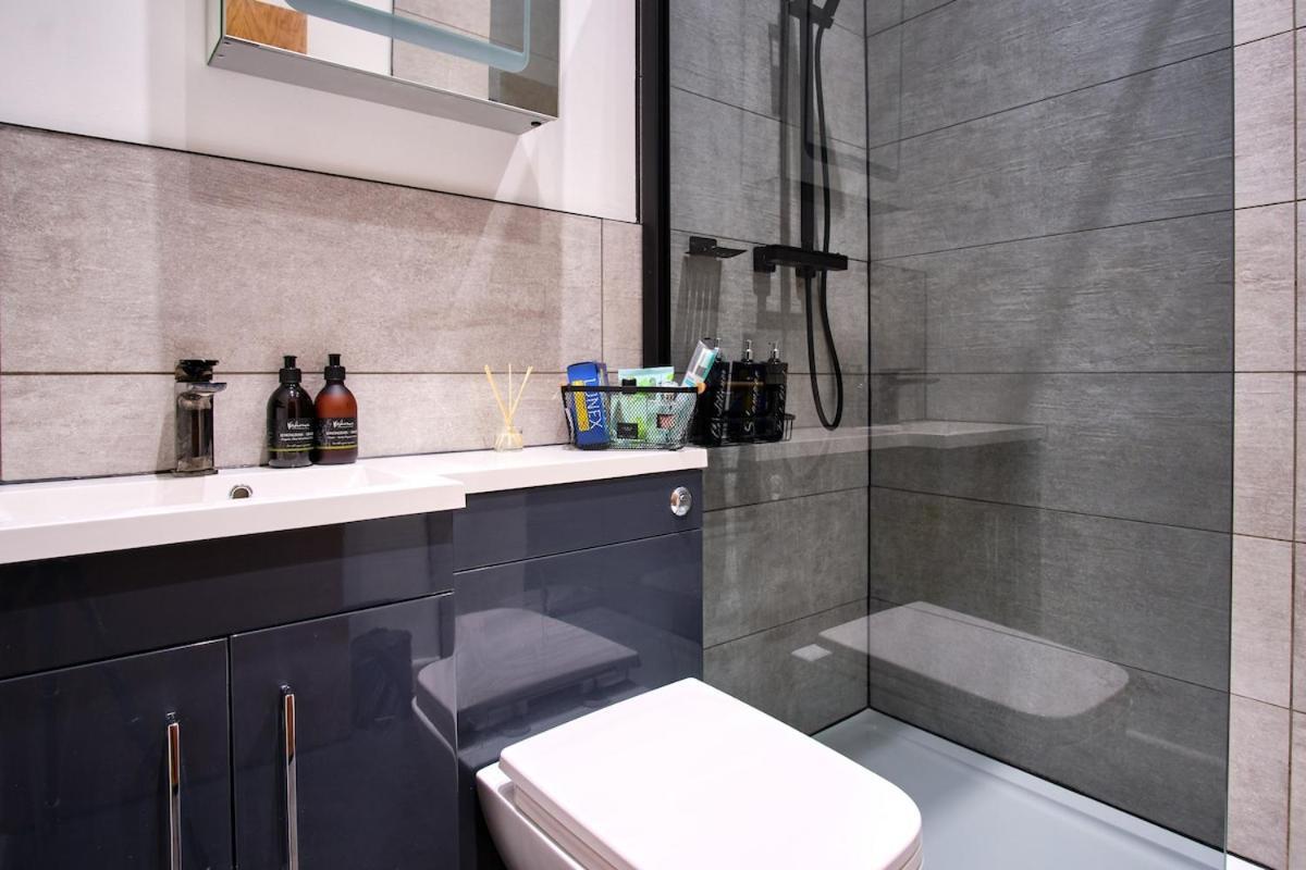 2 Bedroom, Newly-renovated, Comfortable Town Centre Apartment! Oban