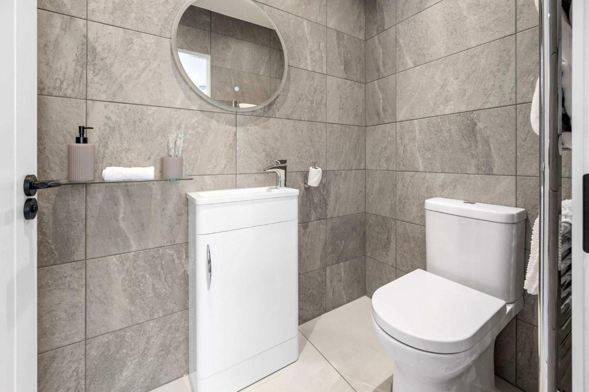 New! Modern & 1br Flat With Sky Tv Apartment *