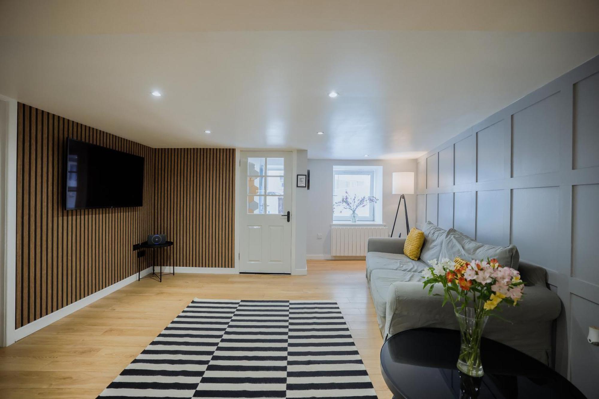 5 Apartment *