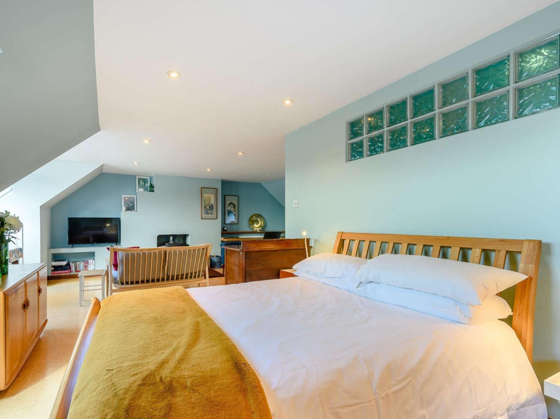3 Bed In 86398
