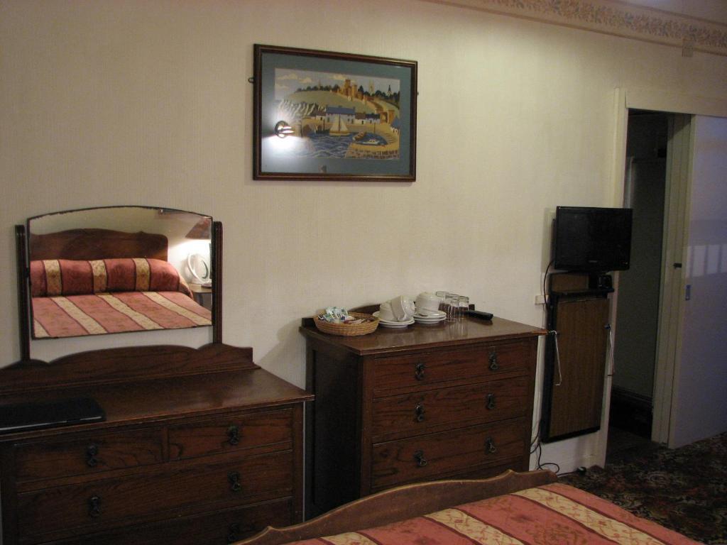 Lancaster Hotel 2*