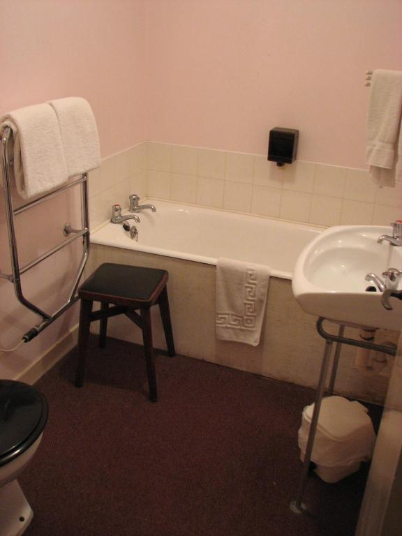 Lancaster Hotel 2*