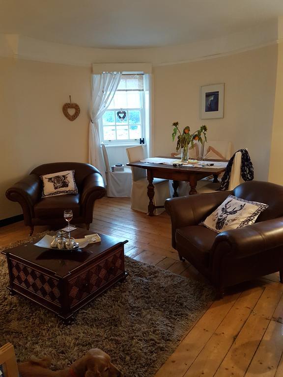 Argyll Mansions Penthouse Apartment *