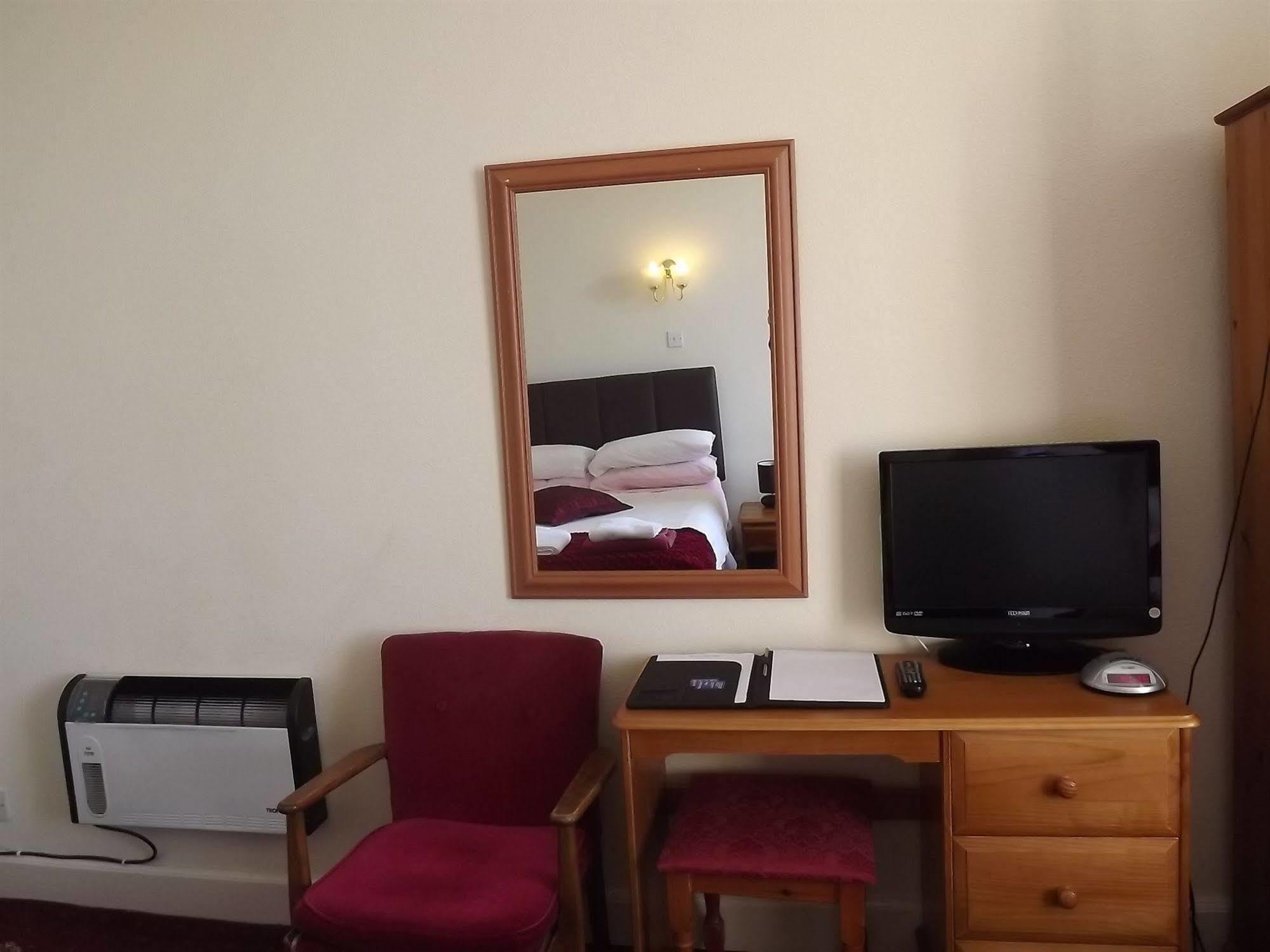 Palace - Small 3*
