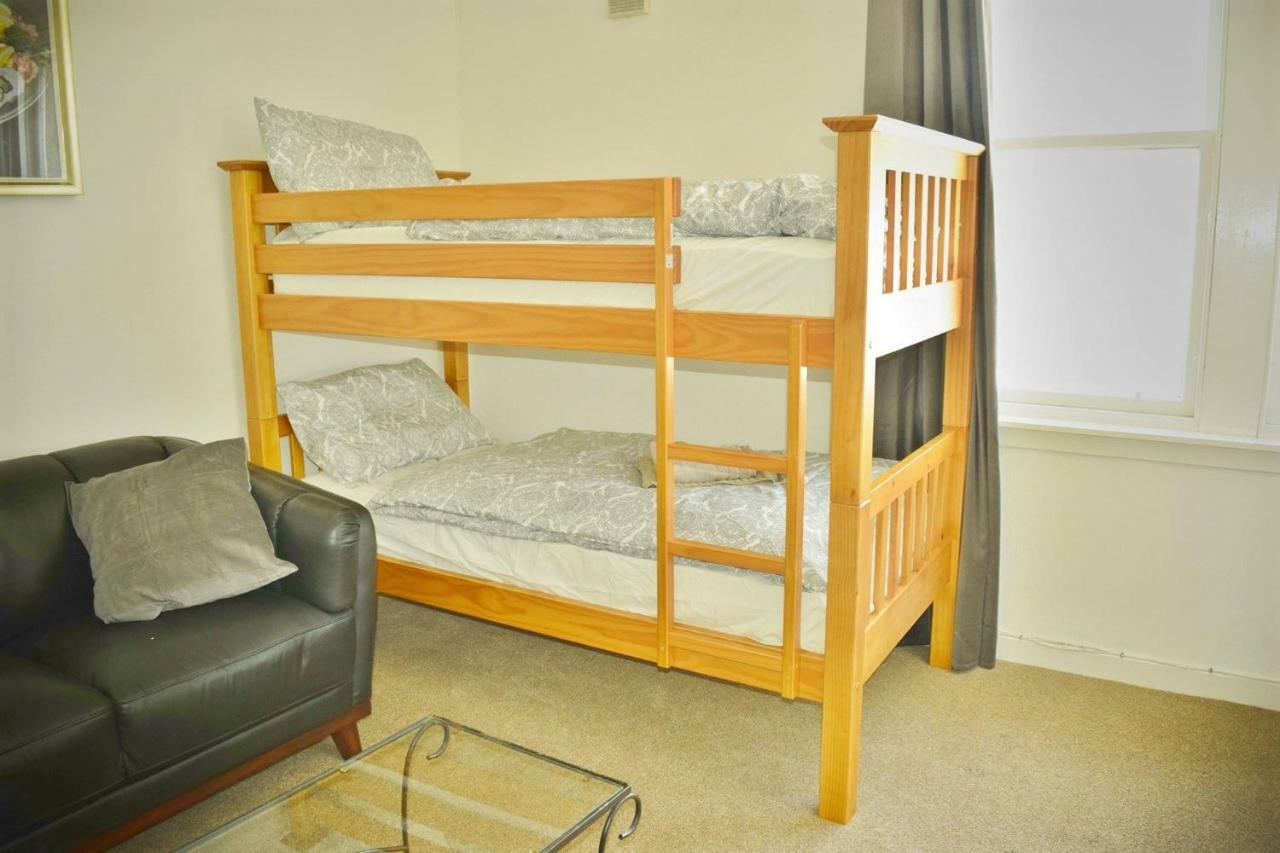 Flat In Town Centre Apartment *