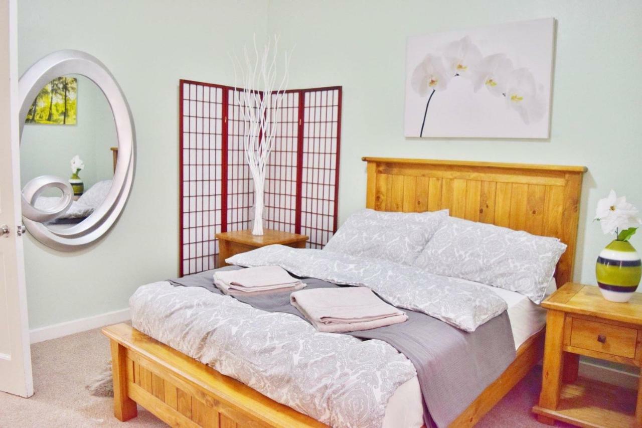 Flat In Town Centre Apartment *