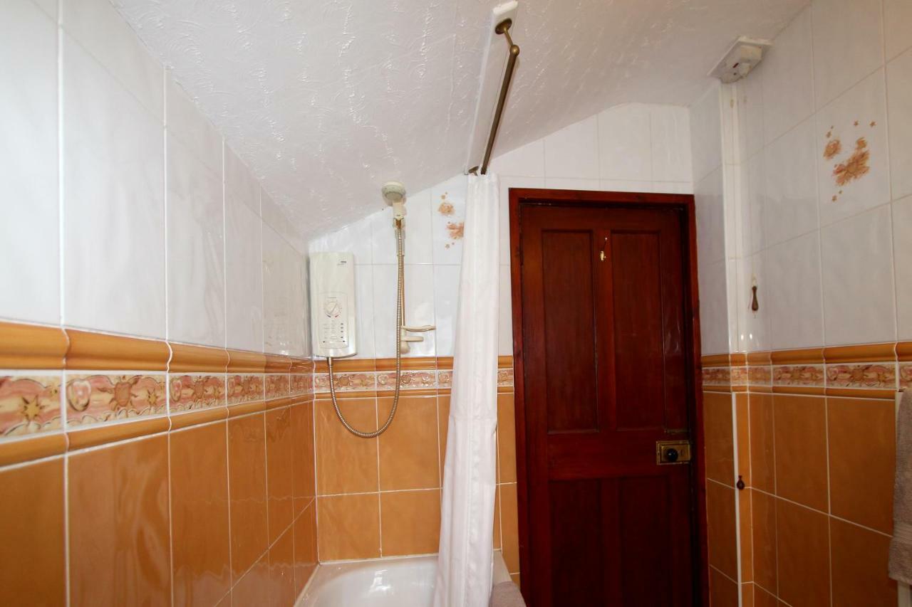 Holiday home Three Bedroom House In