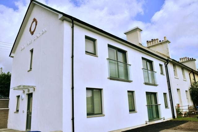 Red Watch Apartment *