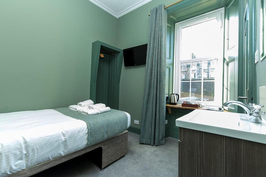 The Whisky Vaults 3* Oban