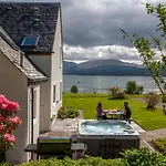Seabank Lochside Farmhouse