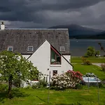 Seabank Lochside Farmhouse
