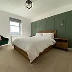 No 2 The Cairns, Unwind In Style