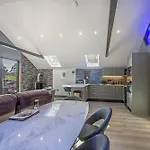 Dundonald Landing Palms 1