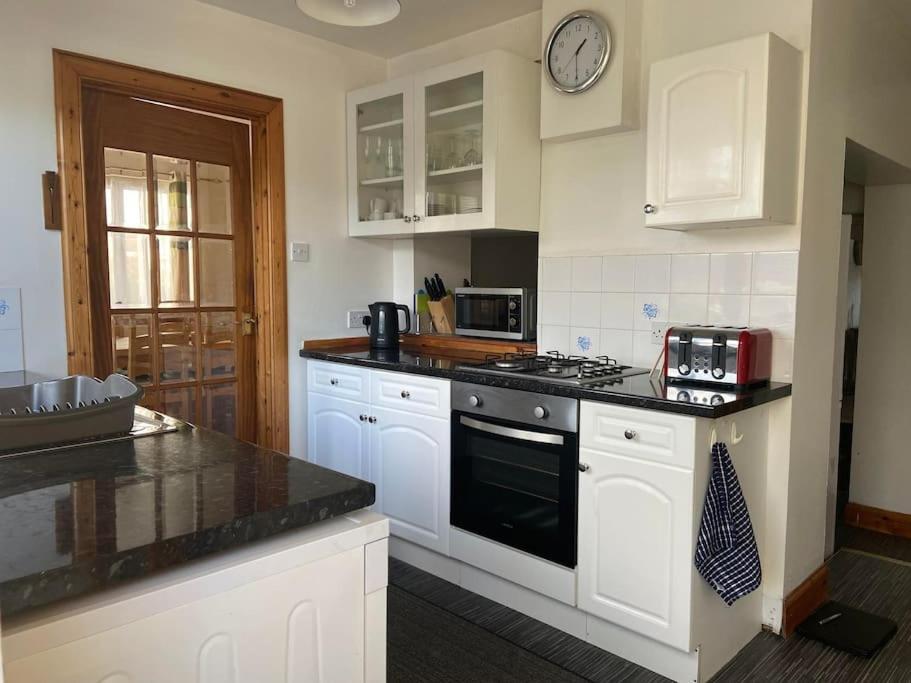 Cosy Detached House In Location *