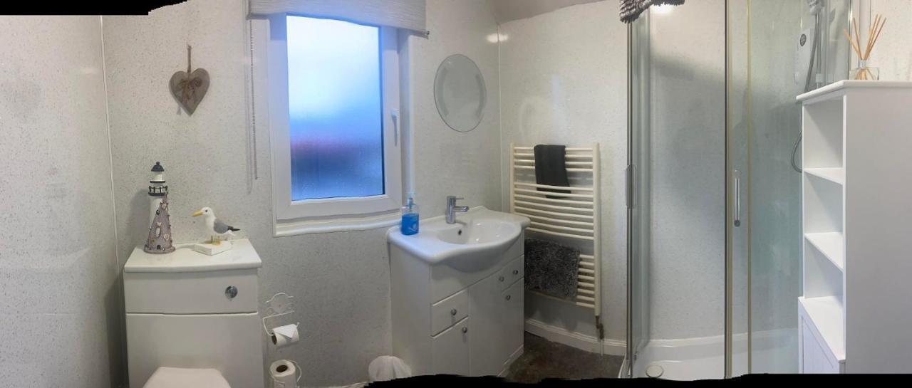 Cosy Detached House In Location *