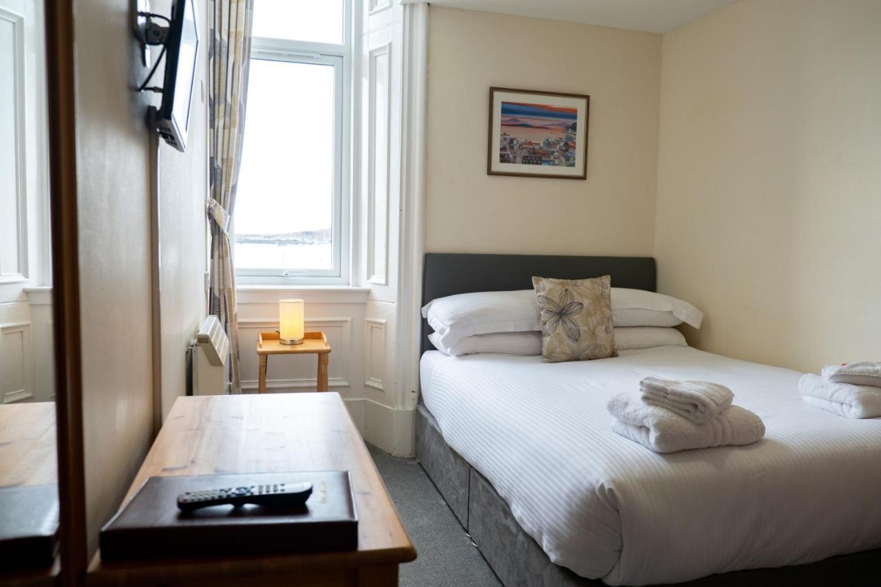 Guest house Corran House