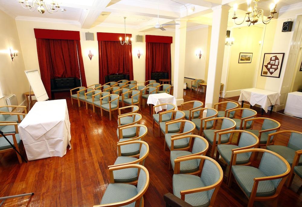 Bay Hotel