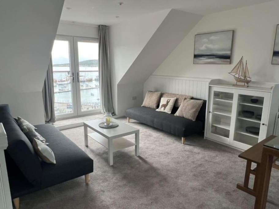 73 George Street. 3 * Oban