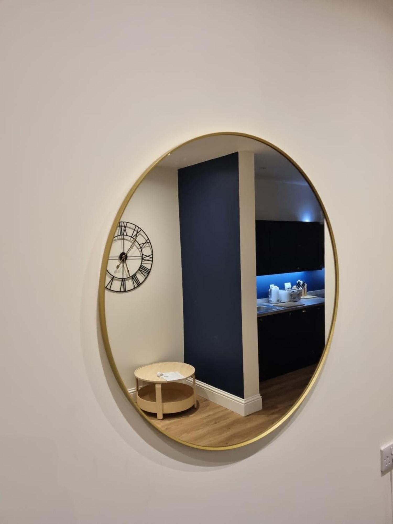 The Rail & Ferry Den Apartment *