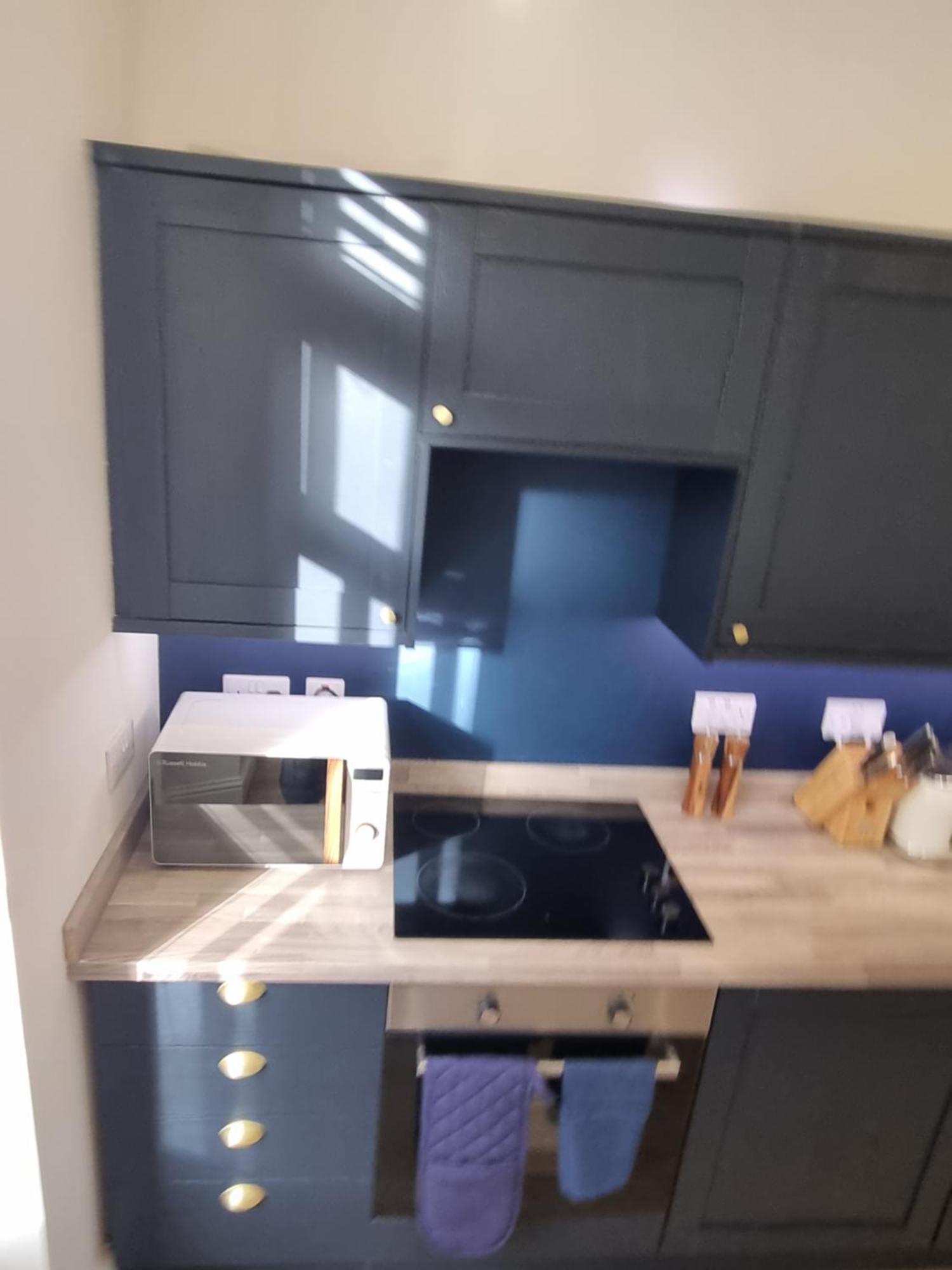 The Rail & Ferry Den Apartment *