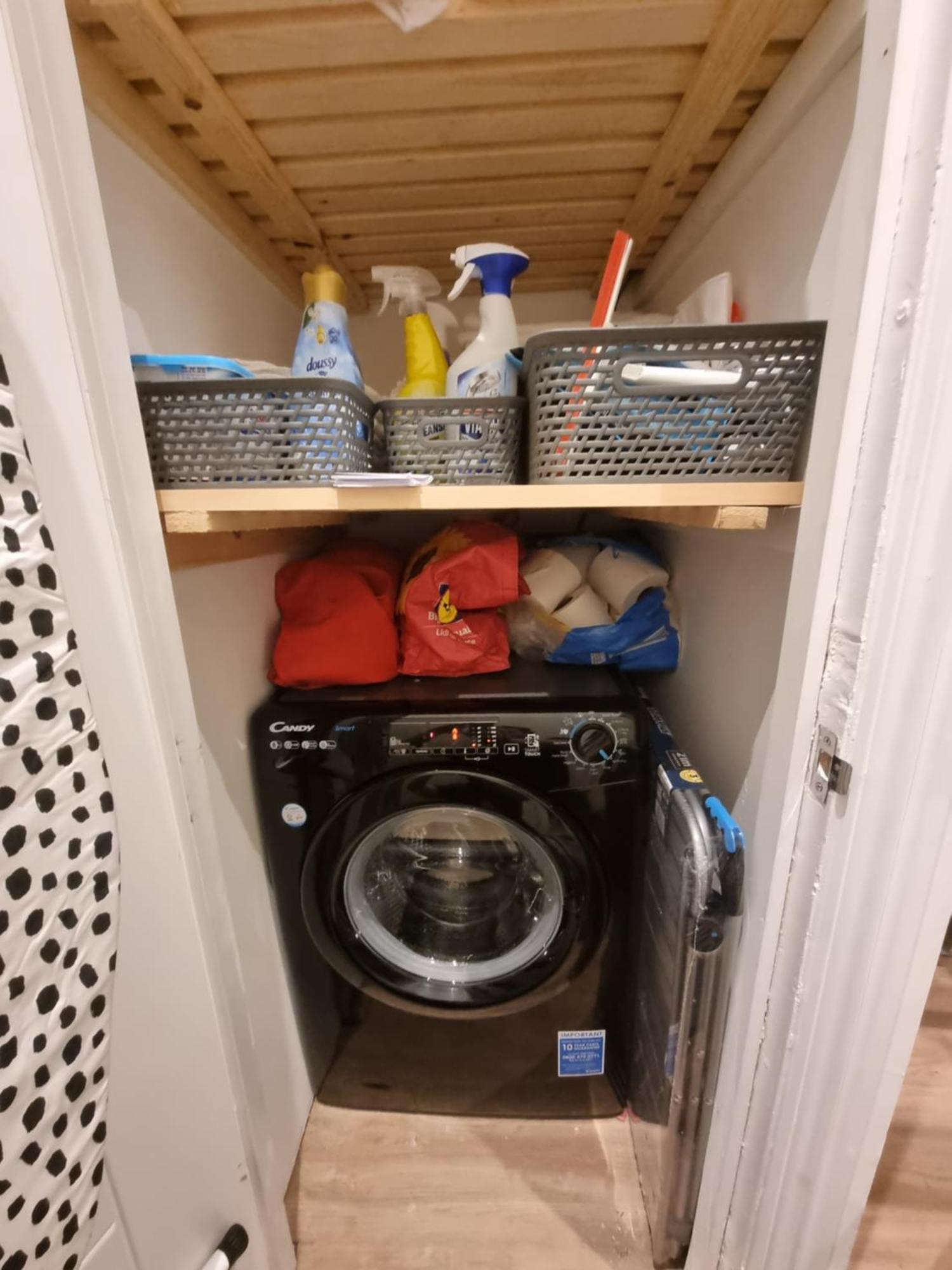 The Rail & Ferry Den Apartment