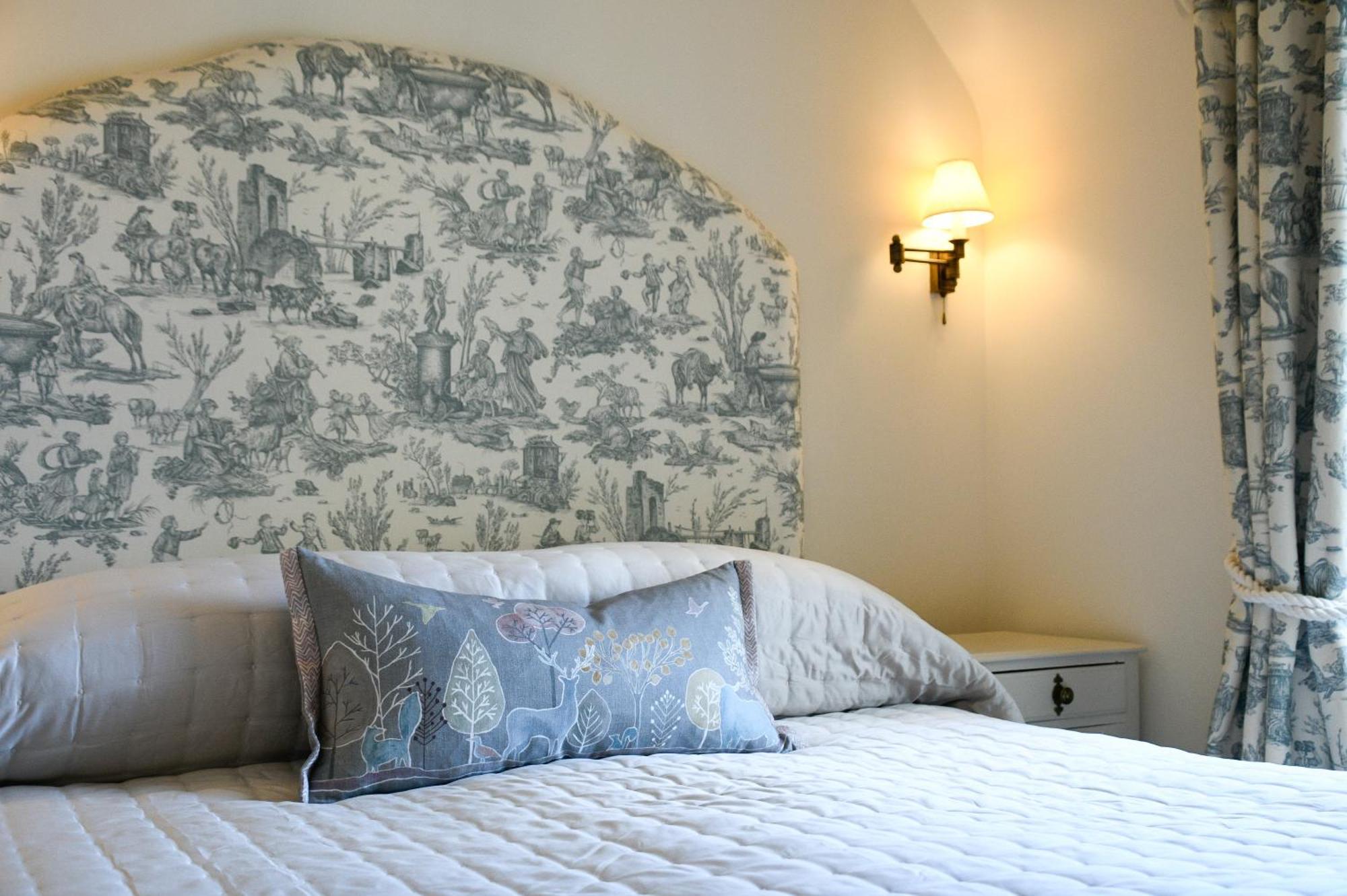 Dungallan Country house *
