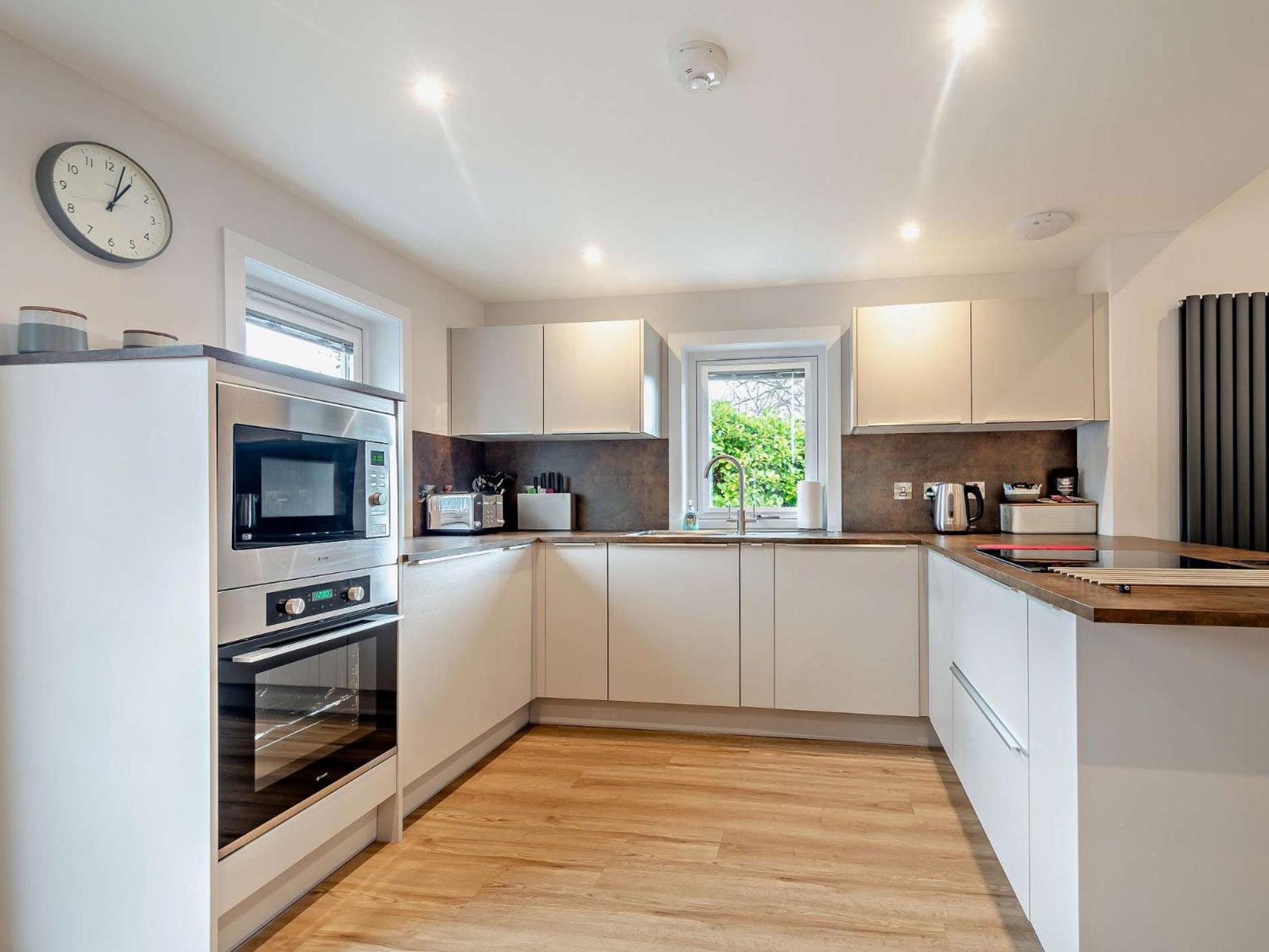 2 Bed In 93232 Oban