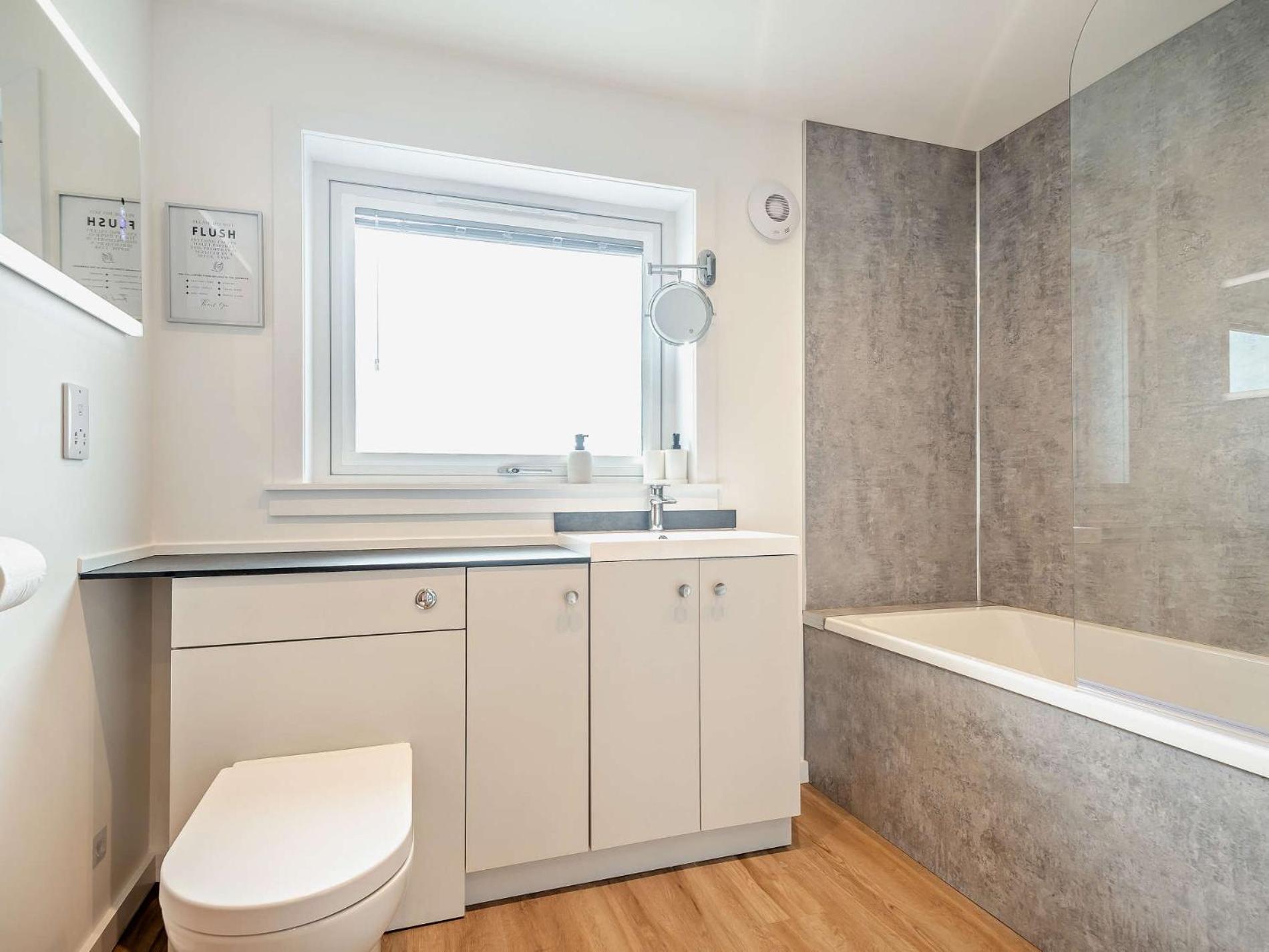 2 Bed In 93232 *