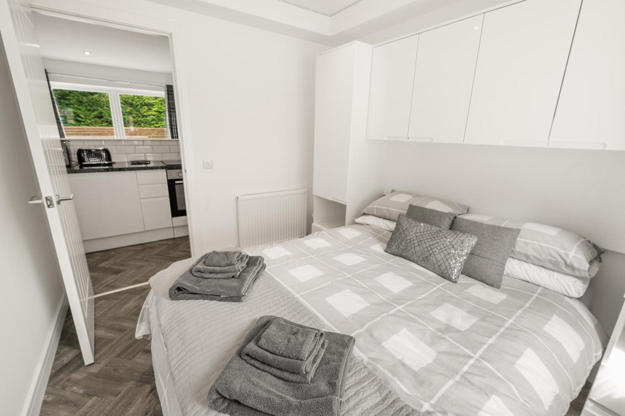 Apartment Beautiful 1 Bedroom With Private Patio And Free Parking *