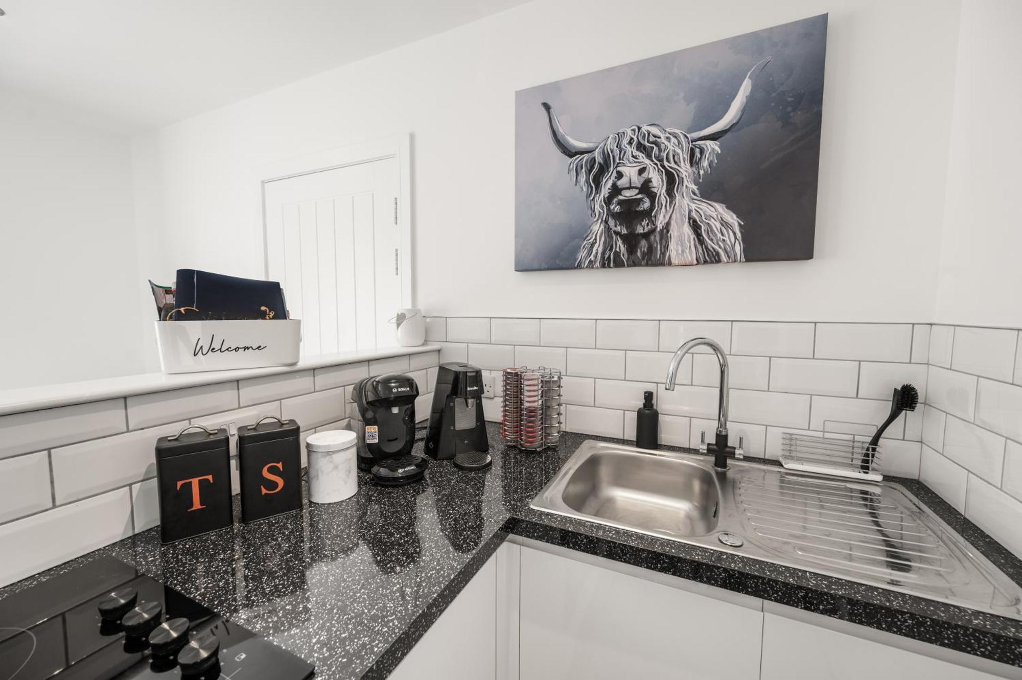 Beautiful 1 Bedroom With Private Patio And Free Parking *
